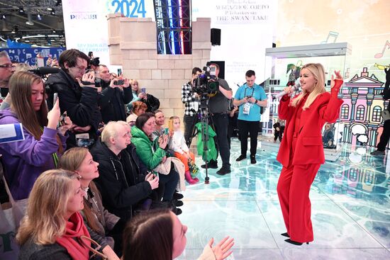RUSSIA EXPO. Meet and greet with singer Yuliana Karaulova
