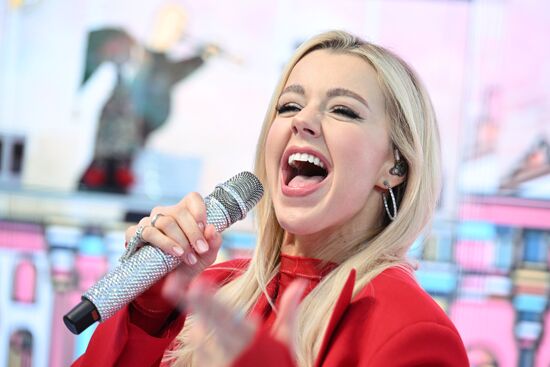 RUSSIA EXPO. Meet and greet with singer Yuliana Karaulova