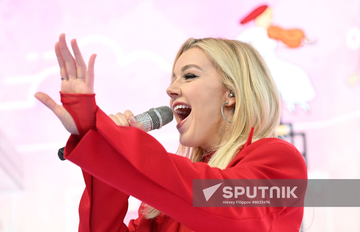 RUSSIA EXPO. Meet and greet with singer Yuliana Karaulova