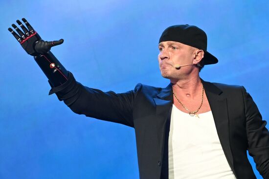 RUSSIA EXPO. Premiere of Roman Kostomarov: Born Twice documentary