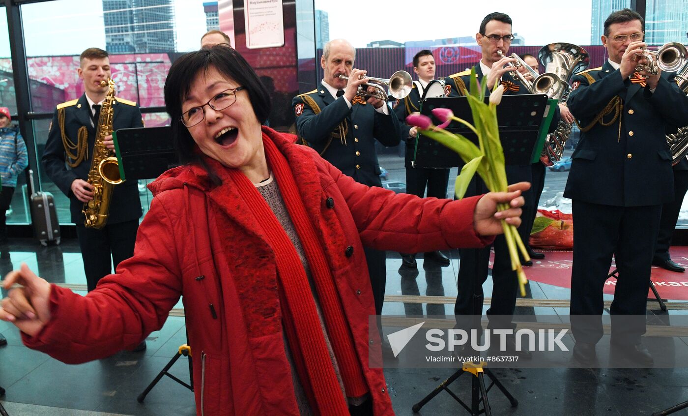 Russia Women’s Day Metro