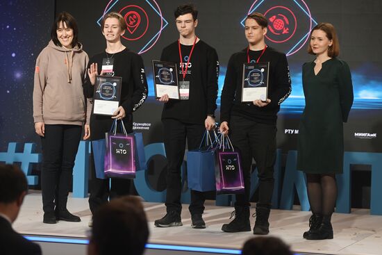 RUSSIA EXPO. Awards ceremony for medalists and winners of National Technology Olympiad for School Students in space science category