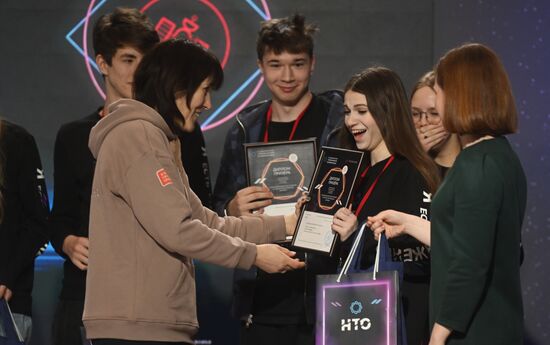 RUSSIA EXPO. Awards ceremony for medalists and winners of National Technology Olympiad for School Students in space science category
