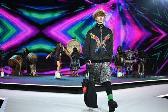 RUSSIA EXPO. Moscow Fashion Week closing gala show