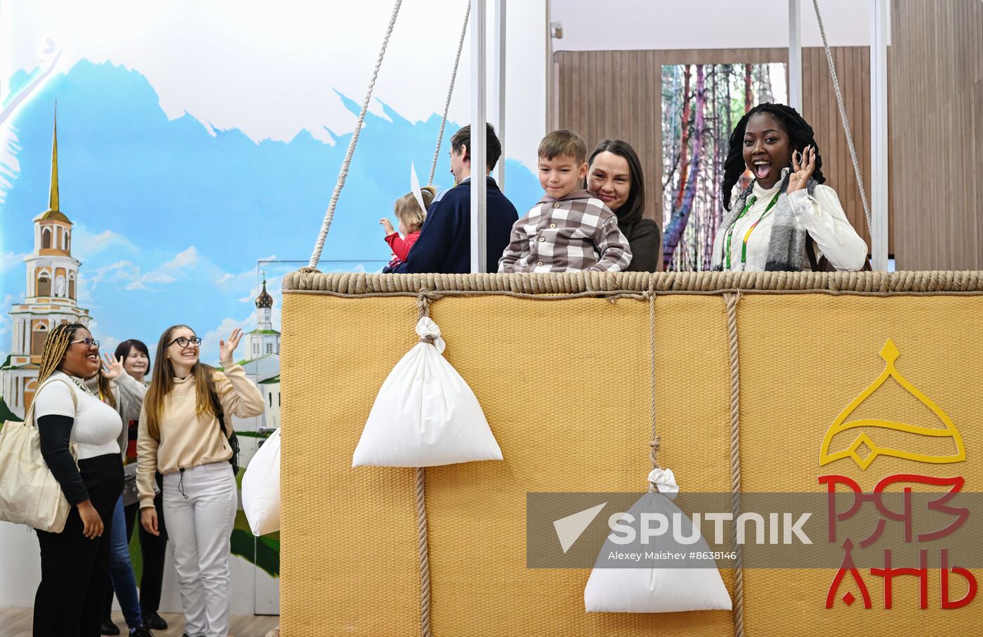 RUSSIA EXPO. Tour for World Youth Festival participants