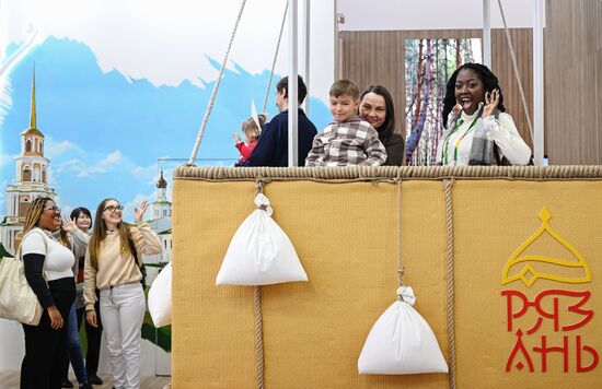 The International RUSSIA EXPO Forum and Exhibition. A tour for World Youth Festival participants. The stand of the Ryazan Region. Location: Russia, Moscow. Author: Alexey Maishev/Sputnik. RUSSIA EXPO. Tour for World Youth Festival participants