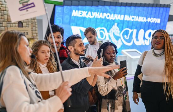The International RUSSIA EXPO Forum and Exhibition. A tour for World Youth Festival participants. Location: Russia, Moscow. Author: Alexey Maishev/Sputnik. RUSSIA EXPO. Tour for World Youth Festival participants