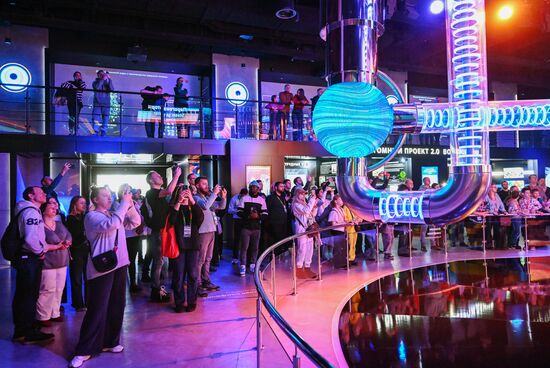 The International RUSSIA EXPO Forum and Exhibition. A tour for World Youth Festival participants. The Atom Pavilion. Location: Russia, Moscow. Author: Grigory Sysoev/Sputnik. RUSSIA EXPO. Tour for World Youth Festival participants