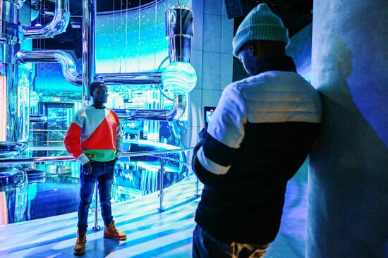 The International RUSSIA EXPO Forum and Exhibition. A tour for World Youth Festival participants. The Atom Pavilion. Location: Russia, Moscow. Author: Grigory Sysoev/Sputnik. RUSSIA EXPO. Tour for World Youth Festival participants
