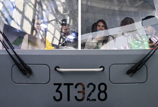 The International RUSSIA EXPO Forum and Exhibition. A tour for World Youth Festival participants. Location: Russia, Moscow. Author: Alexey Maishev/Sputnik. RUSSIA EXPO. Tour for World Youth Festival participants