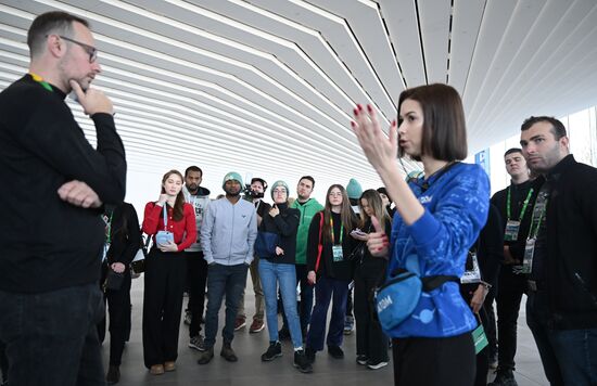 The International RUSSIA EXPO Forum and Exhibition. A tour for World Youth Festival participants. Location: Russia, Moscow. Author: Grigory Sysoev/Sputnik. RUSSIA EXPO. Tour for World Youth Festival participants