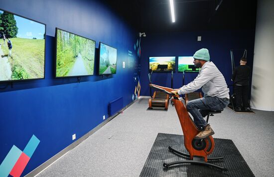 The International RUSSIA EXPO Forum and Exhibition. A tour for World Youth Festival participants. Location: Russia, Moscow. Author: Grigory Sysoev/Sputnik. RUSSIA EXPO. Tour for World Youth Festival participants