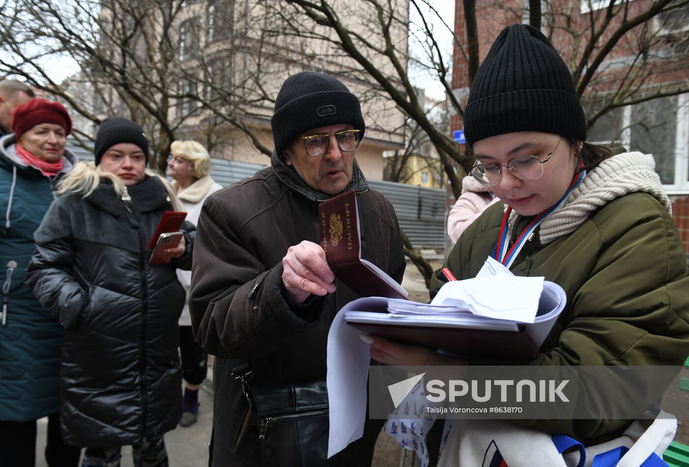 Russia DPR Presidential Election Early Voting