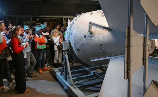 The International RUSSIA EXPO Forum and Exhibition. A tour for World Youth Festival participants. The Atom Pavilion. Location: Russia, Moscow. Author: Grigory Sysoev/Sputnik. RUSSIA EXPO. Tour for World Youth Festival participants