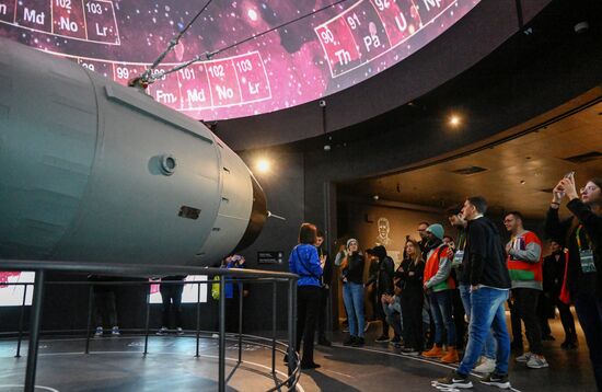 The International RUSSIA EXPO Forum and Exhibition. A tour for World Youth Festival participants. The Atom Pavilion. Location: Russia, Moscow. Author: Grigory Sysoev/Sputnik. RUSSIA EXPO. Tour for World Youth Festival participants