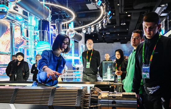 The International RUSSIA EXPO Forum and Exhibition. A tour for World Youth Festival participants. The Atom Pavilion. Location: Russia, Moscow. Author: Grigory Sysoev/Sputnik. RUSSIA EXPO. Tour for World Youth Festival participants