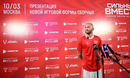 The International RUSSIA EXPO Forum and Exhibition. Presentation of the Russian national football team's new uniform. Fyodor Kudryashov, former member of the Russian national football team. Location: Russia, Moscow. Author: Alexey Maishev/Sputnik. RUSSIA EXPO. Presentation of the Russian national football team's new uniform