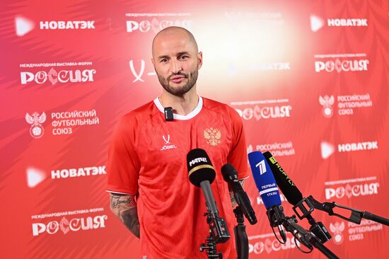 The International RUSSIA EXPO Forum and Exhibition. Presentation of the Russian national football team's new uniform. Fyodor Kudryashov, former member of the Russian national football team. Location: Russia, Moscow. Author: Alexey Maishev/Sputnik. RUSSIA EXPO. Presentation of the Russian national football team's new uniform