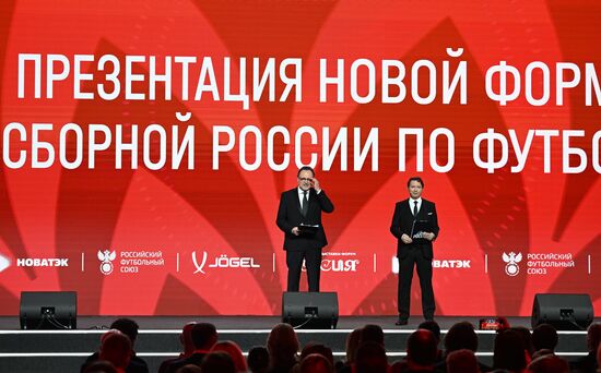 The International RUSSIA EXPO Forum and Exhibition. Presentation of the Russian national football team's new uniform. From left: sport commentators Viktor Gusev and Georgy Cherdantsev. Location: Russia, Moscow. Author: Alexey Maishev/Sputnik. RUSSIA EXPO. Presentation of the Russian national football team's new uniform