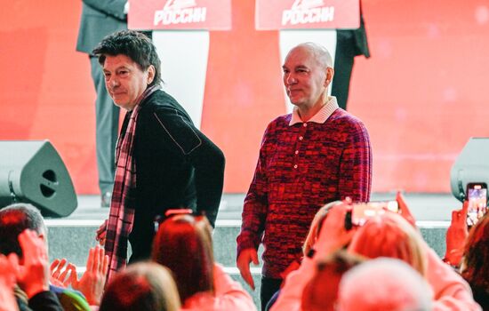 The International RUSSIA EXPO Forum and Exhibition. Presentation of the Russian national football team's new uniform. Left: Rinat Dasayev, coach and former member of the USSR national football team. Location: Russia, Moscow. Author: Alexey Maishev/Sputnik. RUSSIA EXPO. Presentation of the Russian national football team's new uniform