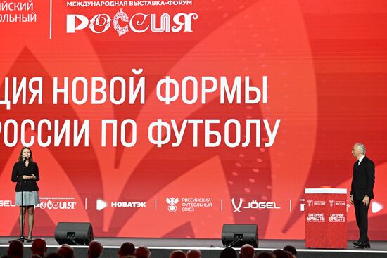 The International RUSSIA EXPO Forum and Exhibition. Presentation of the Russian national football team's new uniform. Natalya Virtuozova, Director General of the Russia Expo, and Alexander Dyukov, President of the Russian Football Union. Location: Russia, Moscow. Author: Alexey Maishev/Sputnik. RUSSIA EXPO. Presentation of the Russian national football team's new uniform