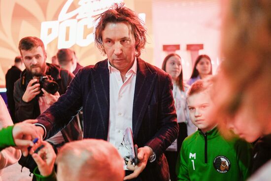The International RUSSIA EXPO Forum and Exhibition. Presentation of the Russian national football team's new uniform. Alexander Mostovoi, former member of the Russian national football team. Location: Russia, Moscow. Author: Alexey Maishev/Sputnik. RUSSIA EXPO. Presentation of the Russian national football team's new uniform