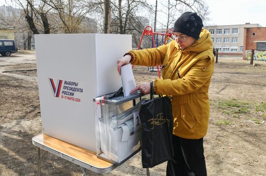 Russia DPR Presidential Election Early Voting