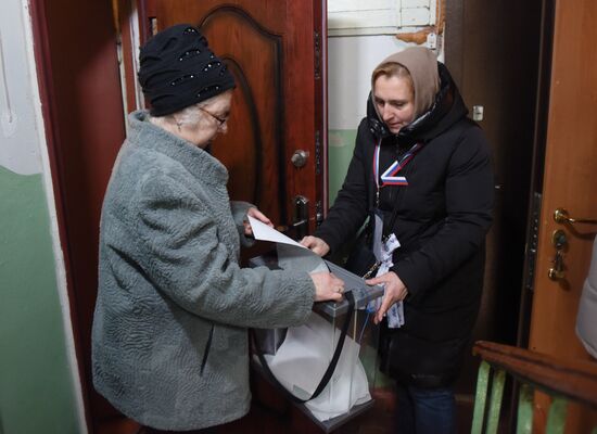 Russia DPR Presidential Election Early Voting