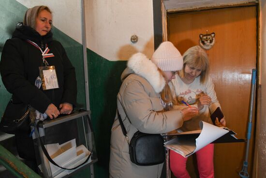 Russia DPR Presidential Election Early Voting