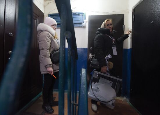 Russia DPR Presidential Election Early Voting