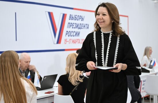 RUSSIA EXPO. Russia Expo Director General Natalya Virtuozova votes in the Russian presidential election