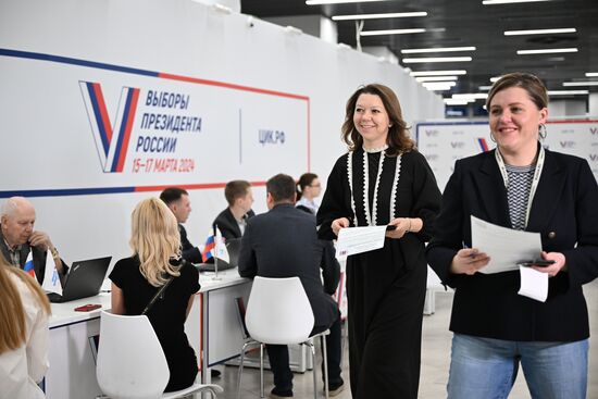 RUSSIA EXPO. Russia Expo Director General Natalya Virtuozova votes in the Russian presidential election