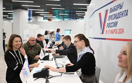 RUSSIA EXPO. Russia Expo Director General Natalya Virtuozova votes in the Russian presidential election