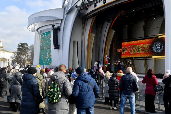 The International RUSSIA EXPO Exhibition and Forum. Broad Maslenitsa theatrical concert, main outdoors stage. Location: Russia, Moscow. Author: Mikhail Voskresenskiy/Sputnik. RUSSIA EXPO. Maslenitsa Week