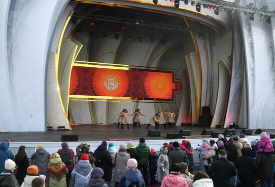 The International RUSSIA EXPO Exhibition and Forum. Broad Maslenitsa theatrical concert, main outdoors stage. Location: Russia, Moscow. Author: Mikhail Voskresenskiy/Sputnik. RUSSIA EXPO. Maslenitsa Week