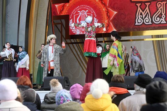 The International RUSSIA EXPO Exhibition and Forum. Broad Maslenitsa theatrical concert, main outdoors stage. Location: Russia, Moscow. Author: Mikhail Voskresenskiy/Sputnik. RUSSIA EXPO. Maslenitsa Week