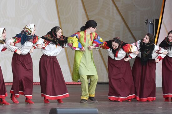 The International RUSSIA EXPO Exhibition and Forum. Broad Maslenitsa theatrical concert, main outdoors stage. Location: Russia, Moscow. Author: Mikhail Voskresenskiy/Sputnik. RUSSIA EXPO. Maslenitsa Week