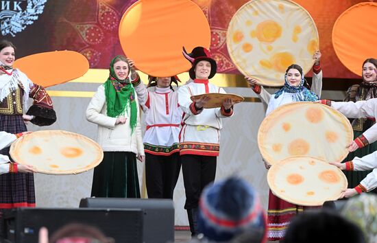 The International RUSSIA EXPO Exhibition and Forum. Broad Maslenitsa theatrical concert, main outdoors stage. Location: Russia, Moscow. Author: Mikhail Voskresenskiy/Sputnik. RUSSIA EXPO. Maslenitsa Week