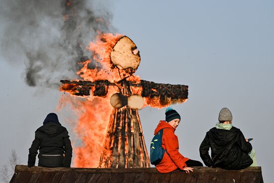 Russia Maslenitsa Celebration Etnomir