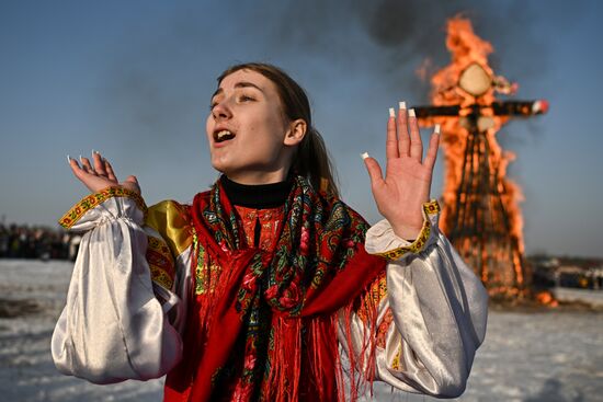 Russia Maslenitsa Celebration Etnomir