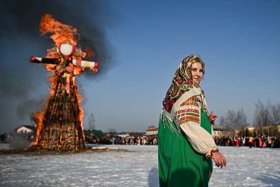 Russia Maslenitsa Celebration Etnomir