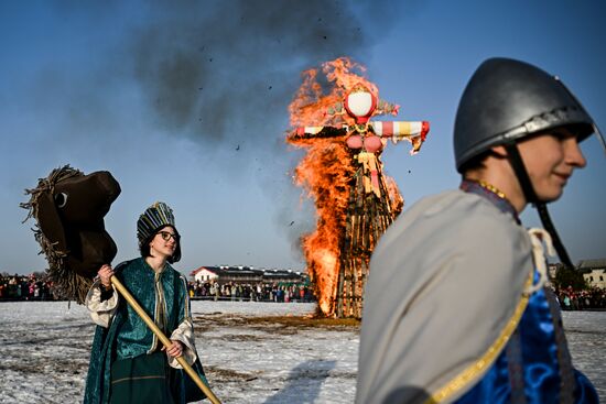 Russia Maslenitsa Celebration Etnomir