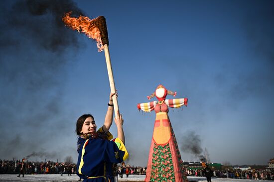 Russia Maslenitsa Celebration Etnomir