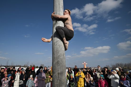 Russia Maslenitsa Celebration Etnomir