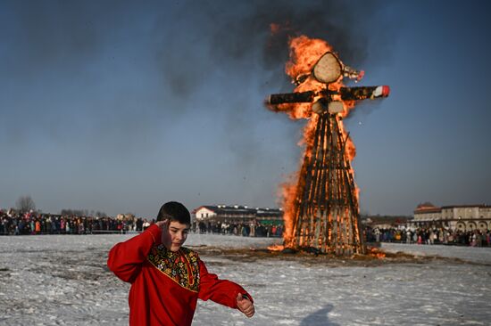 Russia Maslenitsa Celebration Etnomir