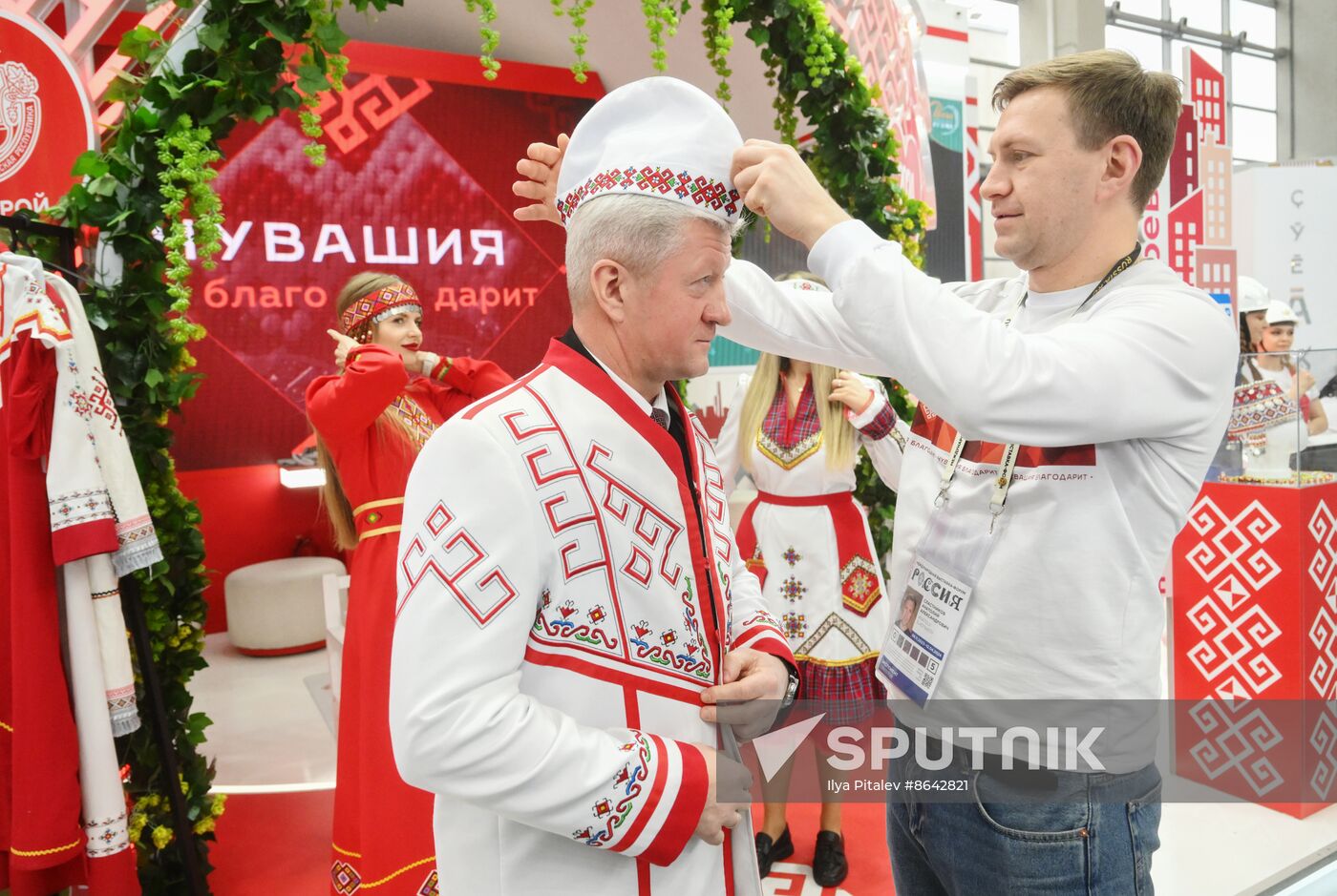 RUSSIA EXPO. Belarusian Minister of Culture Anatoly Markevich visits exhibition