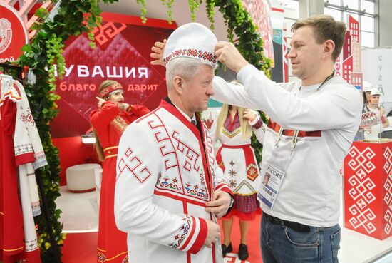 RUSSIA EXPO. Belarusian Minister of Culture Anatoly Markevich visits exhibition