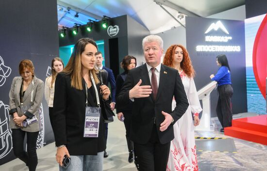 The International RUSSIA EXPO Forum and Exhibition. Belarusian Minister of Culture Anatoly Markevich. Location: Russia, Moscow. Author: Ilya Pitalev/Sputnik. RUSSIA EXPO. Belarusian Minister of Culture Anatoly Markevich visits exhibition