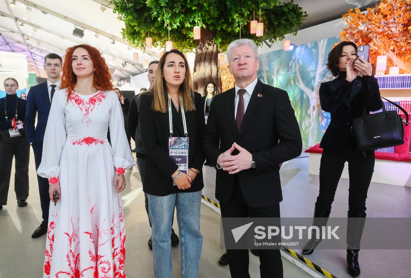 RUSSIA EXPO. Belarusian Minister of Culture Anatoly Markevich visits exhibition
