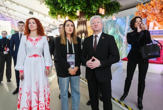 The International RUSSIA EXPO Forum and Exhibition. Belarusian Minister of Culture Anatoly Markevich. Location: Russia, Moscow. Author: Ilya Pitalev/Sputnik. RUSSIA EXPO. Belarusian Minister of Culture Anatoly Markevich visits exhibition